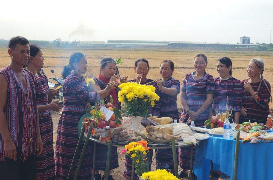 UBND XÃ SƠN BÌNH TỔ CHỨC NGÀY HỘI VĂN HÓA TRUYỀN THỐNG ĐỒNG BÀO DÂN TỘC CHƠ RO ẤP SƠN THÀNH